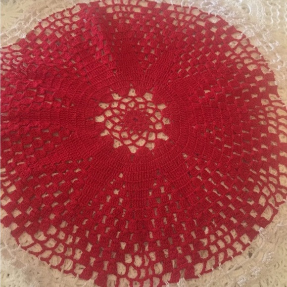 Pair of Vintage Circular Linens Doilies Home Decor Handmade - Picture 2 of 3